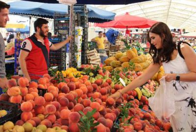 Pazarda etiketler bir türlü düşmüyor