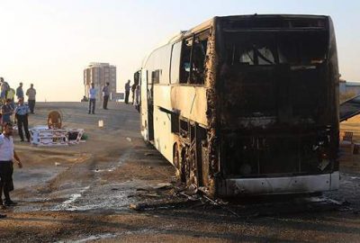 Hareket halindeki yolcu otobüsü alev aldı