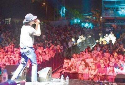 Nilüfer müziğe doydu