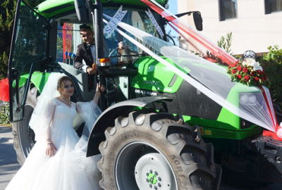 Traktörle nikah masasına