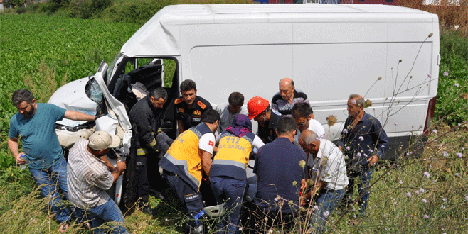 Bursa’da traktör ile minibüs çarpıştı