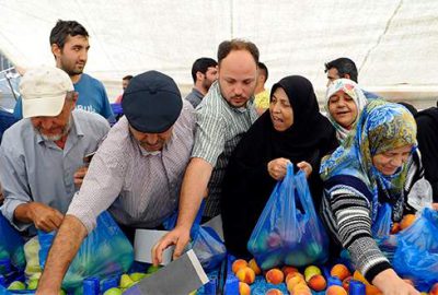Tüm pazarı satın aldı, herşeyi bedava dağıttı