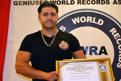 Dakikada 524 yumruk atarak dünya rekoru kırdı