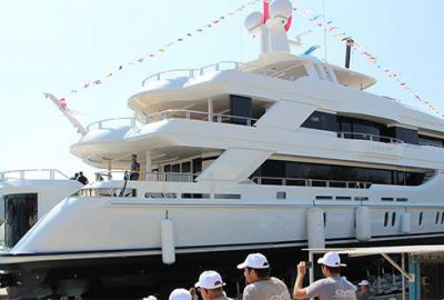 15,5 milyon avroluk ultra lüks yat mavi sularda