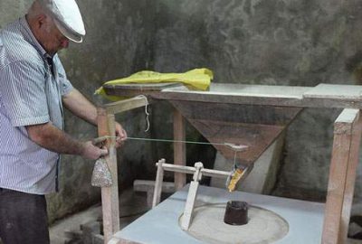 Giresunlu Ekrem Duman, babasının yanında değirmen yapımıyla başladığı mesleğini, onarım
