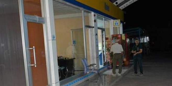 Akaryakıt istasyonunu basıp 10 yaşındaki çocuğu kaçırdılar