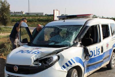 Kamyon ile polis aracı çarpıştı: 2 yaralı