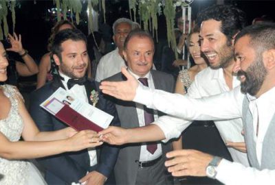 Ünlüleri buluşturan düğün