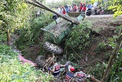İşçileri taşıyan traktör devrildi: 7 ölü, 9 yaralı