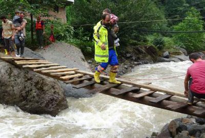 Rize’de mahsur kalan 5 kişilik aile 16 saat sonra kurtarıldı