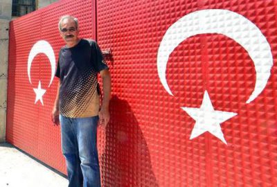 Bu köyde her evin duvar ve kapısı Türk Bayrağı ile boyanıyor