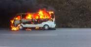 Servis minibüsü alev alev yandı