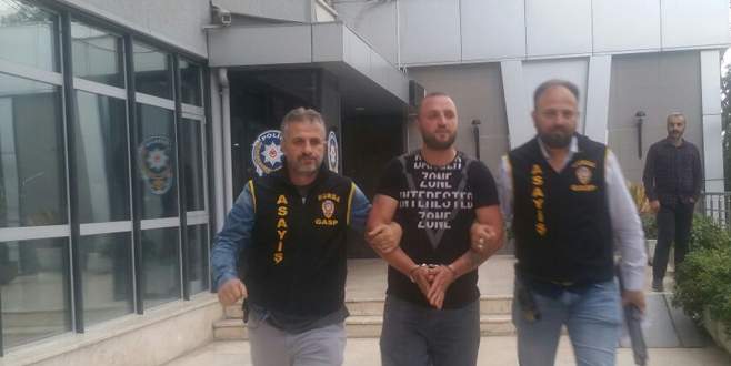 Bursa’da pompalı tüfekle ateş ederken kameralara böyle yakalandı