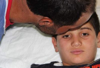 Üzerine yıldırım düşen oğlunu toprağa gömerek kurtardı