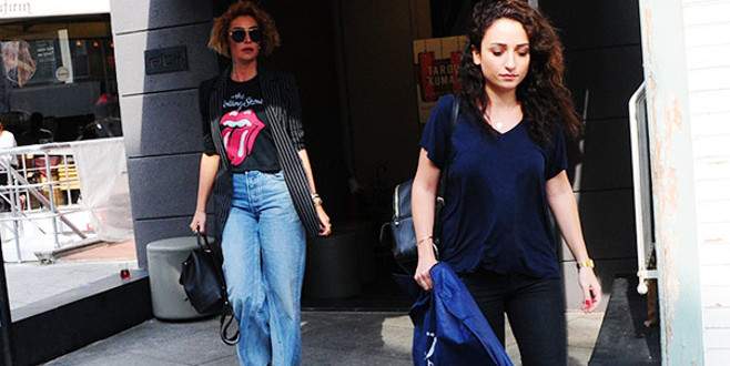 Eşofmanla girdi, pantolonla çıktı!