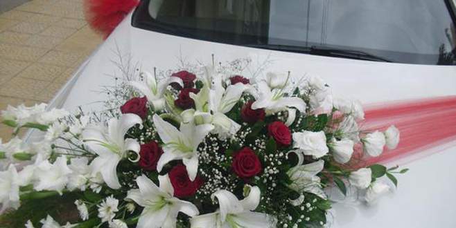 Gelin arabasından para isterken damadı vurdular