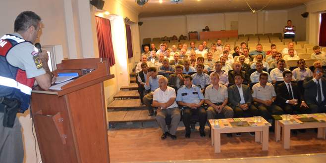 Okul servis şoförlerine bilgilendirme toplantısı