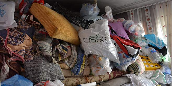 Bursa’da bir evden 3 kamyon çöp çıktı