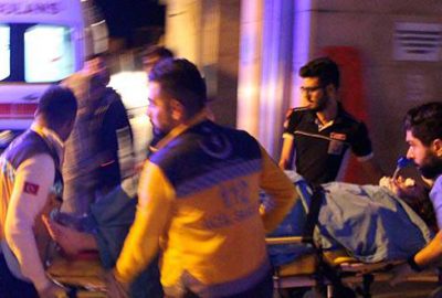 Düğün çıkışı otomobilin çarptığı genç kız ağır yaralandı