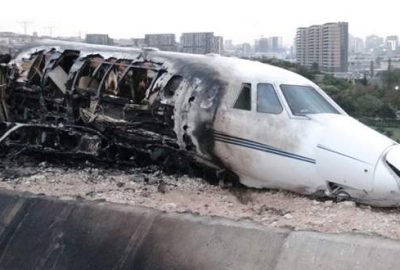 Ünlü sanatçının eşi yanan jetten son anda kurtuldu