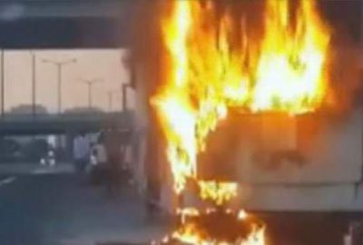 Otoyolda yolcu otobüsü alev alev yandı