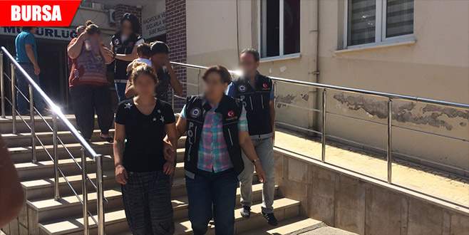 Biri karnındaki, diğeri de kucağındaki çocuğuyla adliyeye götürüldü