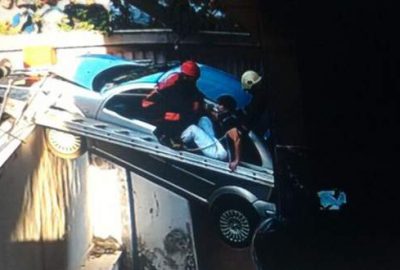 Vitesi karıştırdı, aracında böyle mahsur kaldı!