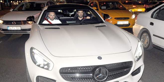 Asfaltın tozunu attı