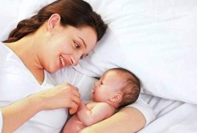 Bebeğin, annenin tüm duygularını adeta bir sünger gibi çektiği ilk