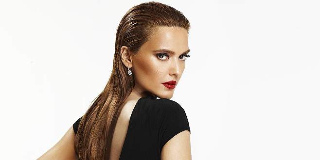 Demet Akalın’dan takipçisine tarihi ayar