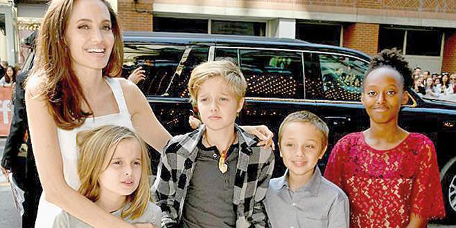 Çocuklarını bırakmadı