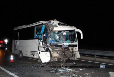 Minibüs TIR’a arkadan çarptı; 16 yaralı