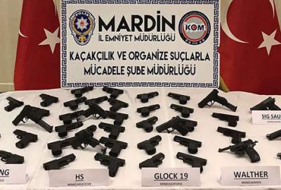 TIR’ın yakıt deposundan 50 suikast silahı çıktı