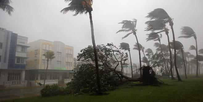 Irma kasırgasının şiddetli tropik fırtınaya dönüşmesi bekleniyor
