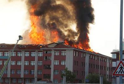 Lise ve kız öğrenci yurdunda yangın