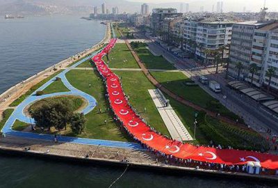 İzmir’de Zafer Yürüyüşü düzenlendi