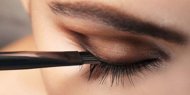 Göz makyajı yaparken dikkat!