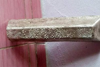 Midibüsten düşen 45 bin dolarlık külçe altını alıp kaçtı