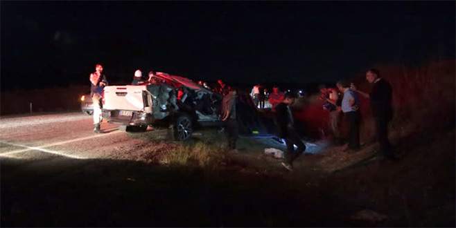 Bursa’da kamyonet traktöre arkadan çarptı: 1 ölü, 3 ağır yaralı