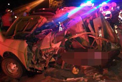 İki otomobil çarpıştı: 4 ölü, 3 yaralı