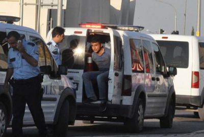 Yavaş gitmeleri için kendilerini uyaran yayalara ateş açtılar