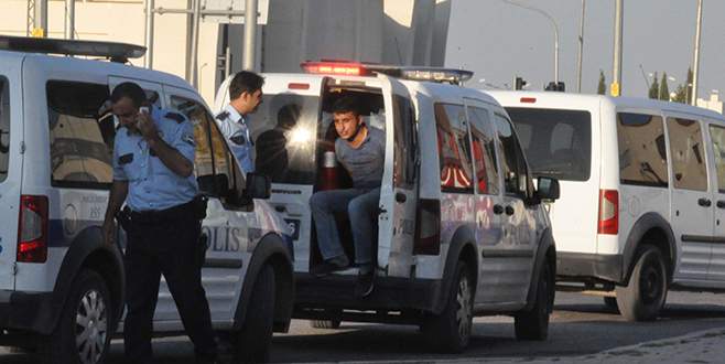 Yavaş gitmeleri için kendilerini uyaran yayalara ateş açtılar