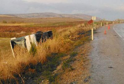 İşçi servisi devrildi: 19 yaralı