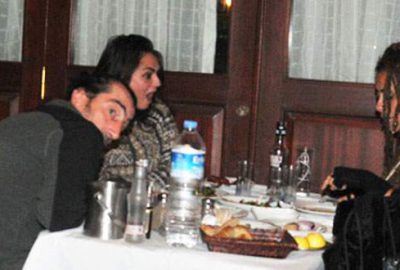 Ayna grubunun solisti tanınmaz halde!