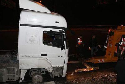 Jant üstünde kıvılcım çıkartarak 16 kilometre kaçtı