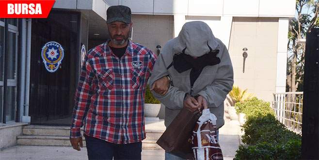 Önce güvenlik kamerasına sonra polise yakalandılar