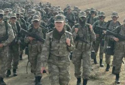 Kadın askerler eğitimde