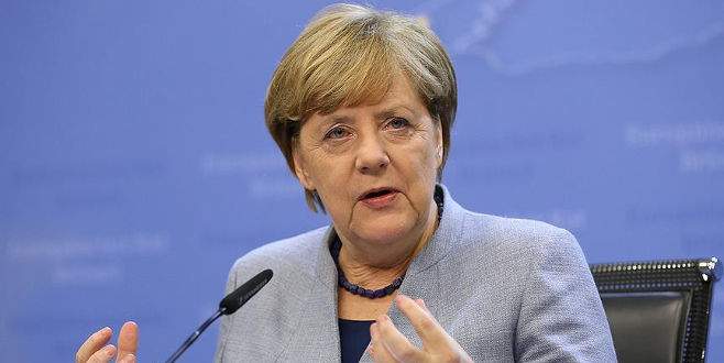 Merkel AB Zirvesi’nde yalnız kaldı