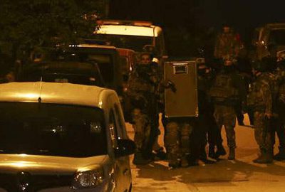 Eşini ve çocuklarını öldürdüğünü söyledi, polis alarma geçti