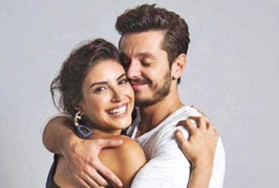 Deniz sırılsıklam aşık